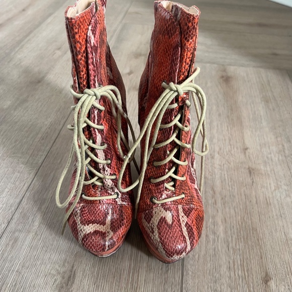 🔥 Michael Antonio “Colby” Leather & Suede Snakeskin Wedge Booties –Coral Size 6 - Picture 5 of 5
